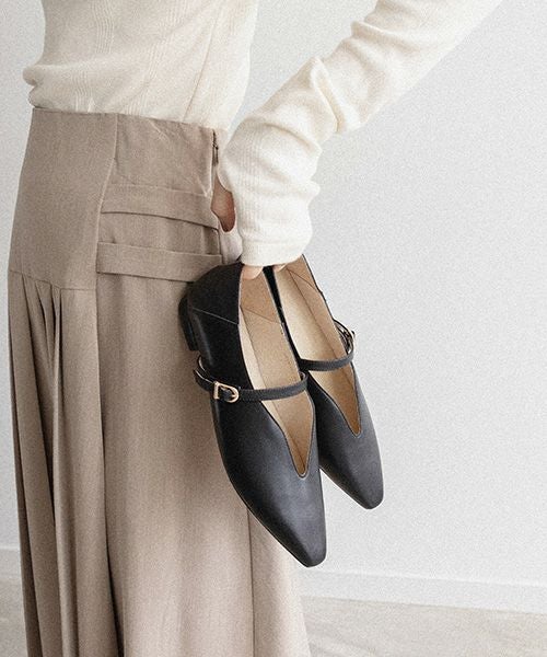 50%OFF】レザーストラップフラットパンプス | A de Vivre（アドゥ