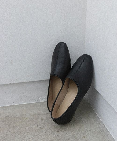50%OFF】レザースクエアトゥフラットパンプス | A de Vivre（アドゥ