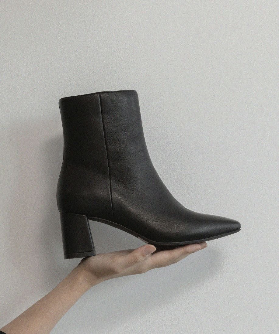 10%OFF】レザースクエアトゥショートブーツ | A de Vivre（アドゥ