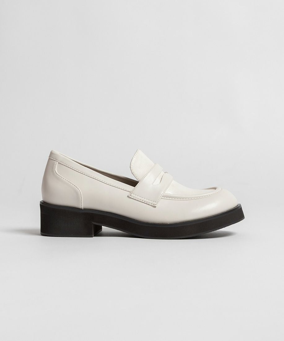 Heve ヘイヴ Funcouture Leather PT whiteホワイト 抜群のストレッチ性/光沢素材】ハイパワーソフトストレッチ 5ポケット