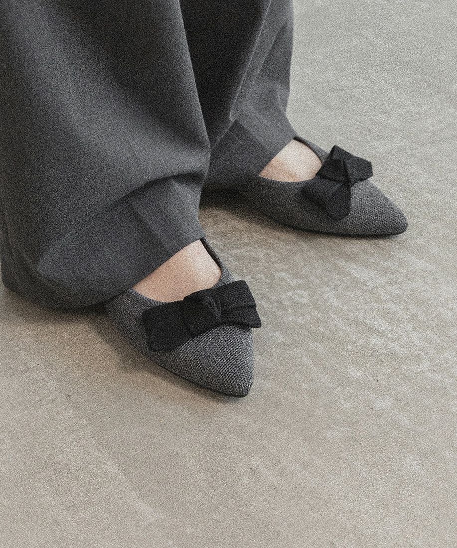 40%OFF】サステナブル 3E アシンメトリーリボンパンプス | A de Vivre